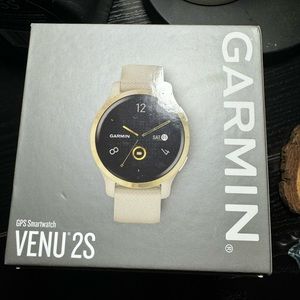 Venu 2S
Light Gold Stainless Steel Bezel with Light Sand Case and Silicone Band